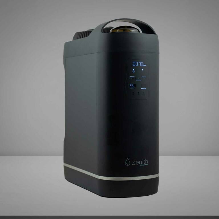 Dispositivo Zenith - Água Hidrogenada com iluminação lateral difusa sobre superfície neutra.